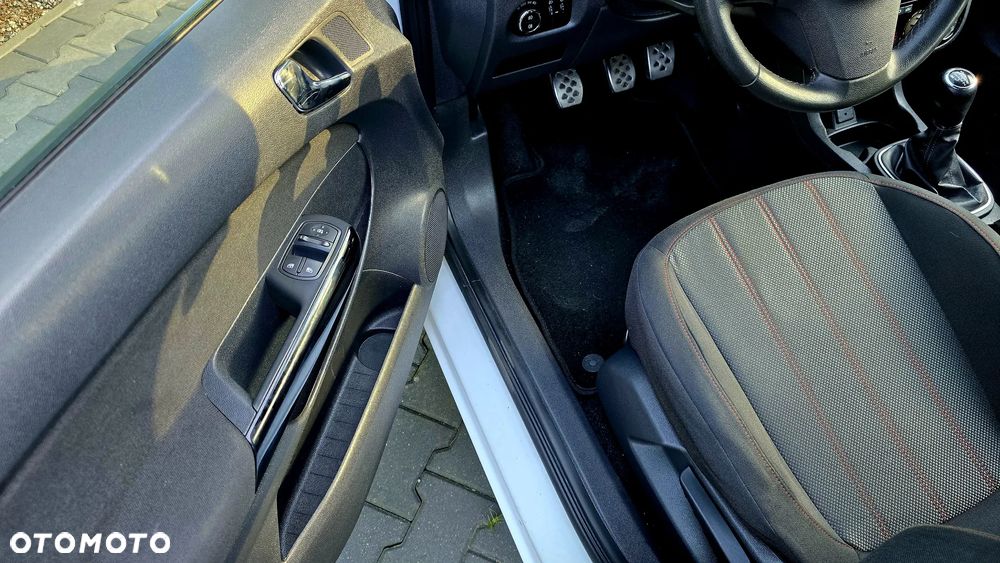 Opel Corsa 1.4 16V Color Edition - 15
