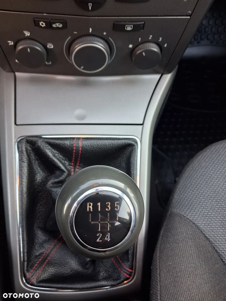 Opel Astra - 32