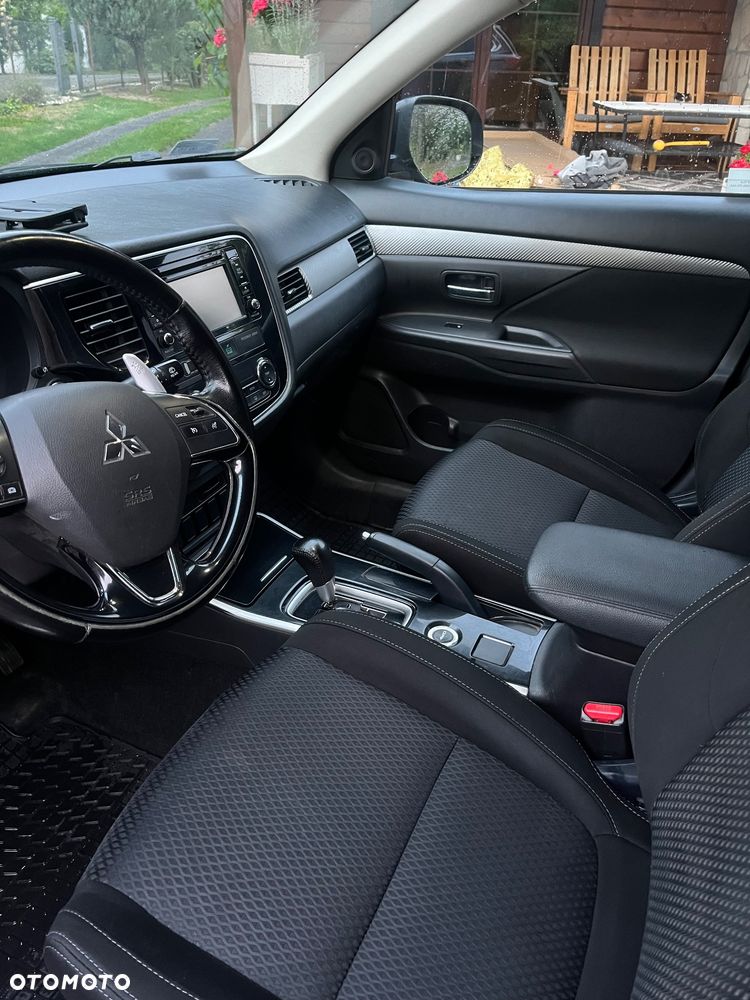 Mitsubishi Outlander - 11