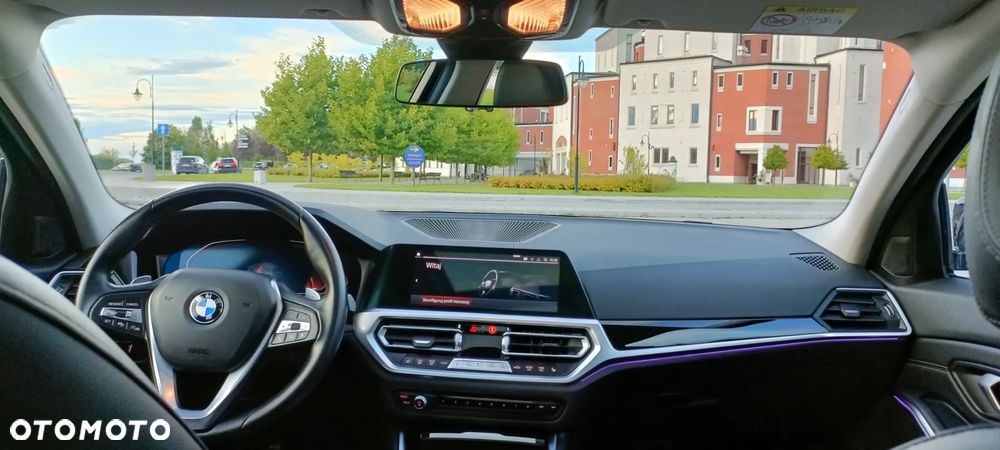 BMW Seria 3 320d Sport Line - 10