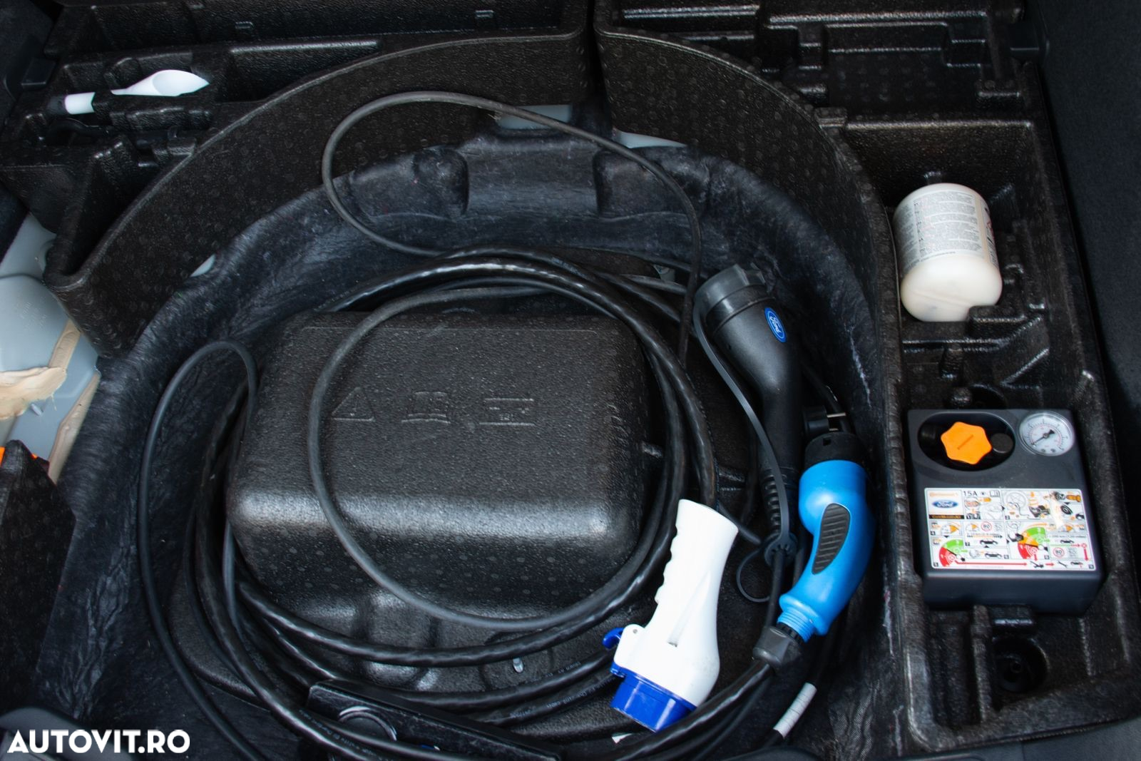 Ford Kuga - 27