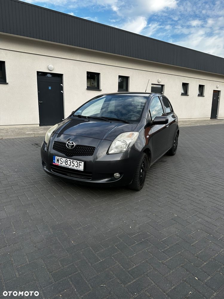 Toyota Yaris - 1
