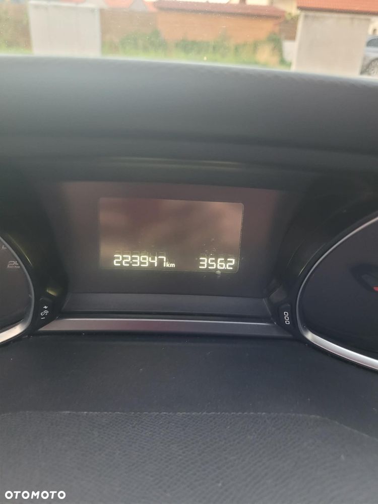 Peugeot 308 1.6 e-HDi Allure S&S - 11