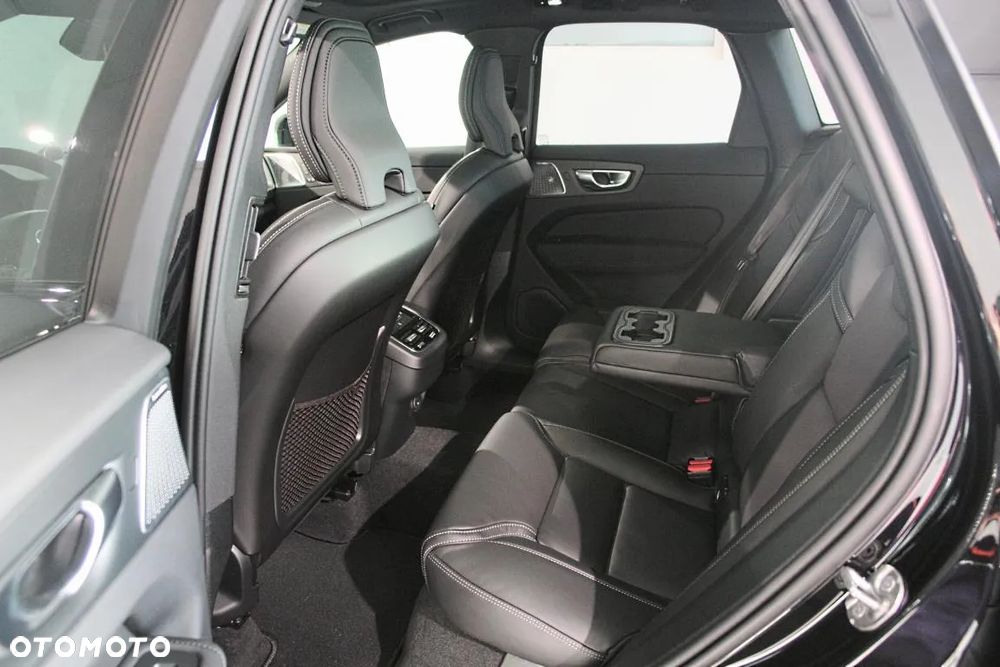 Volvo XC 60 B5 B AWD Ultra Black Edition - 11