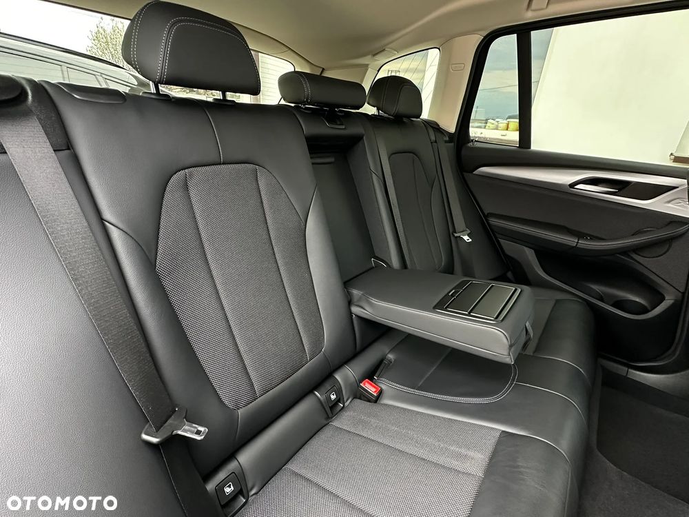 BMW X3 xDrive20i sport - 24