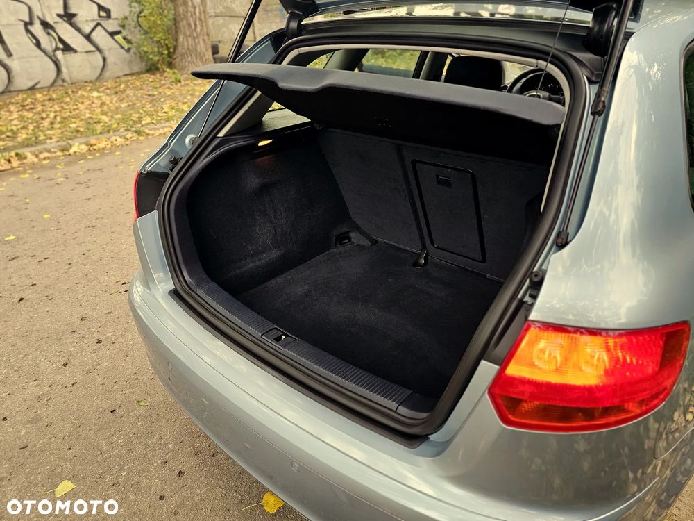 Audi A3 Sportback 1.6 Ambiente - 31