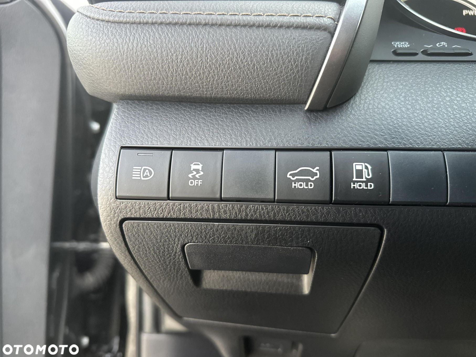 Toyota Camry 2.5 Hybrid Executive CVT - 17