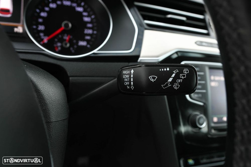 VW Passat Variant 2.0 TDI Highline - 19