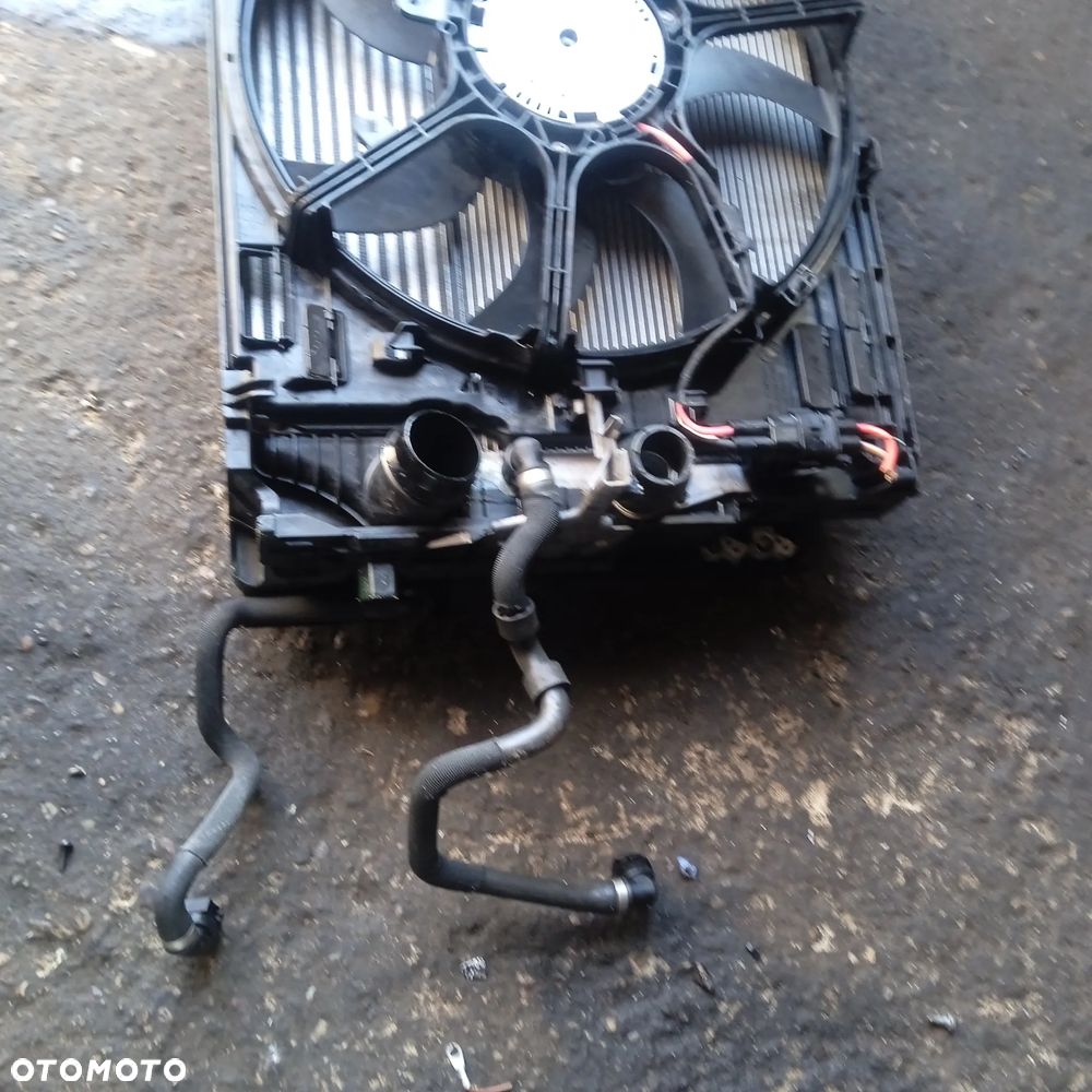 Pas przedni chłodnice BMW F10 F11 3.0I automat - 12