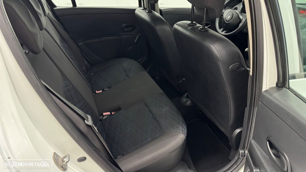 Renault Clio 1.2 16V Dynamique - 31