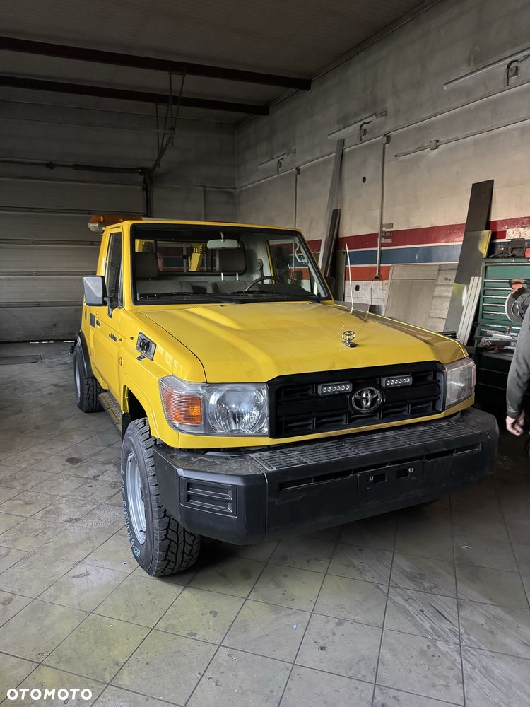 Toyota Land Cruiser - 1