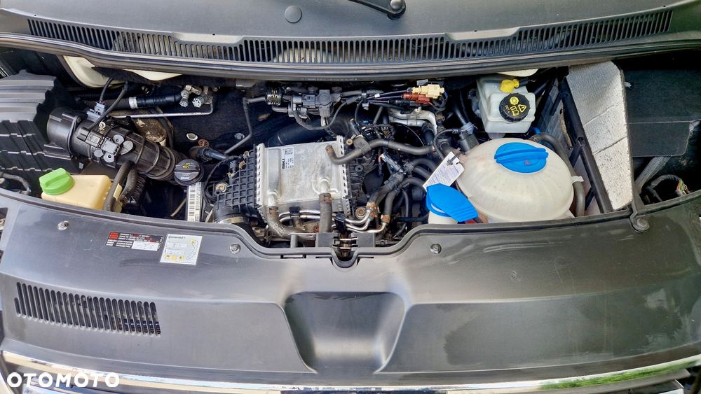 Volkswagen Caravelle - 12