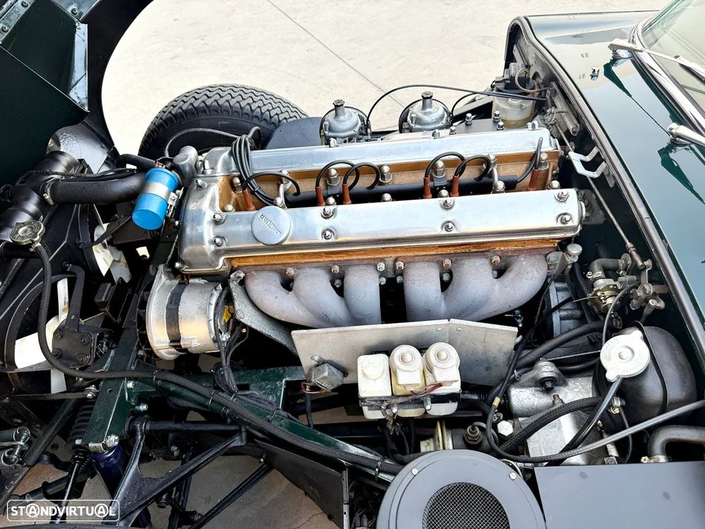 Jaguar E-Type - 27