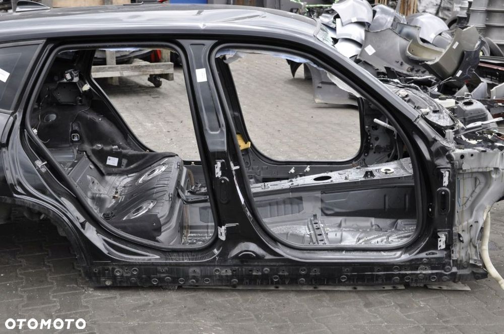 BMW X1 E84 SŁUPEK PRÓG PRAWY - 1