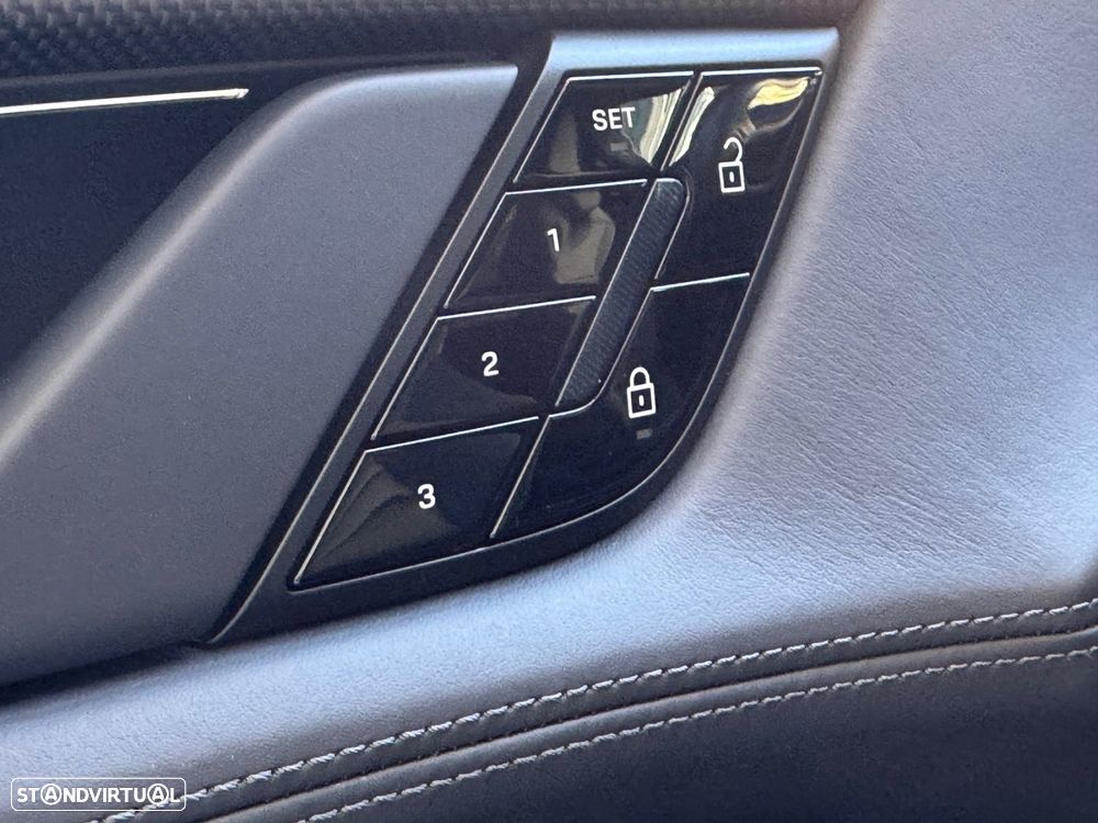 Porsche Taycan Turbo - 39