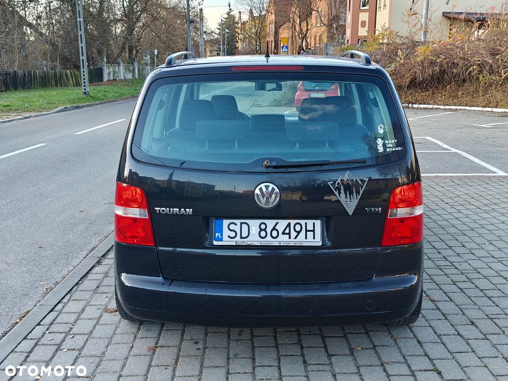 Volkswagen Touran 2.0 FSI Highline - 28