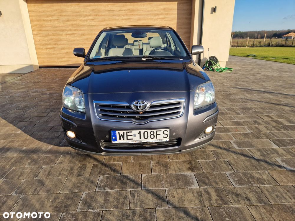 Toyota Avensis 2.0 D-4D Sol - 2