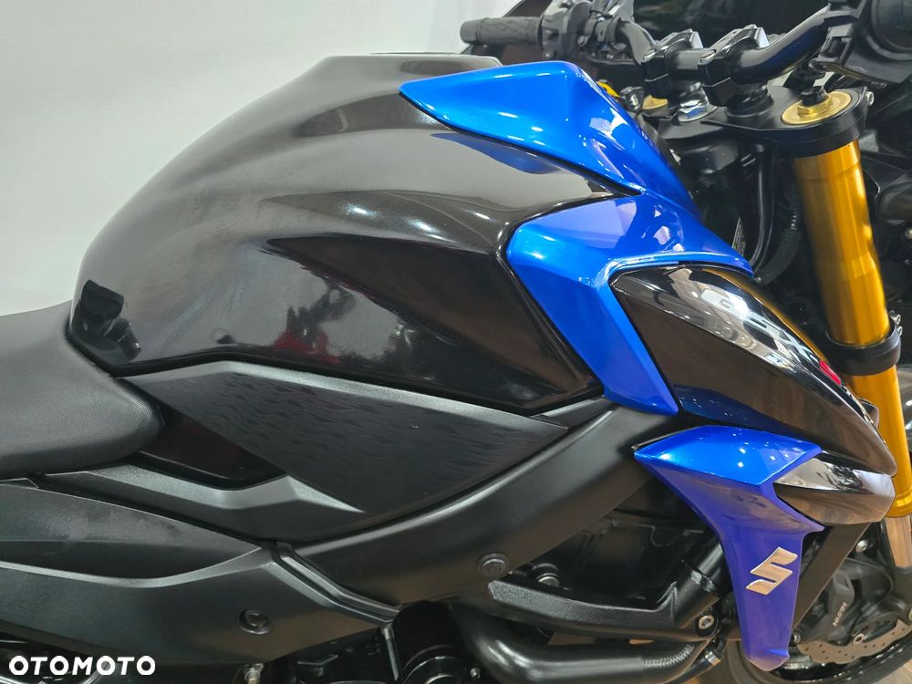Suzuki GSX - 29