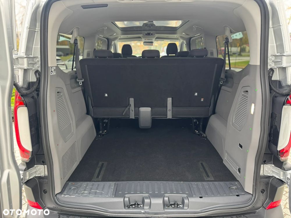 Volkswagen Caravelle - 11