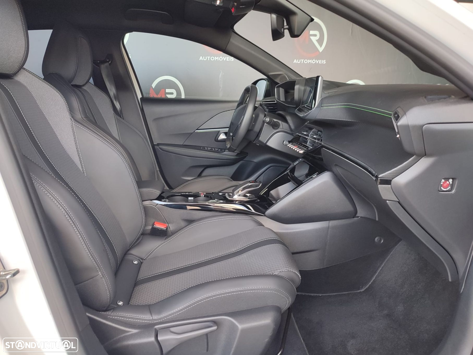 Peugeot e-208 50 kWh GT - 28