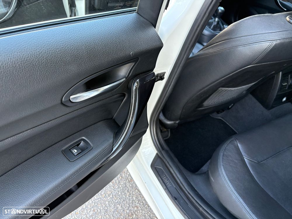 BMW 118 d Pack M - 14