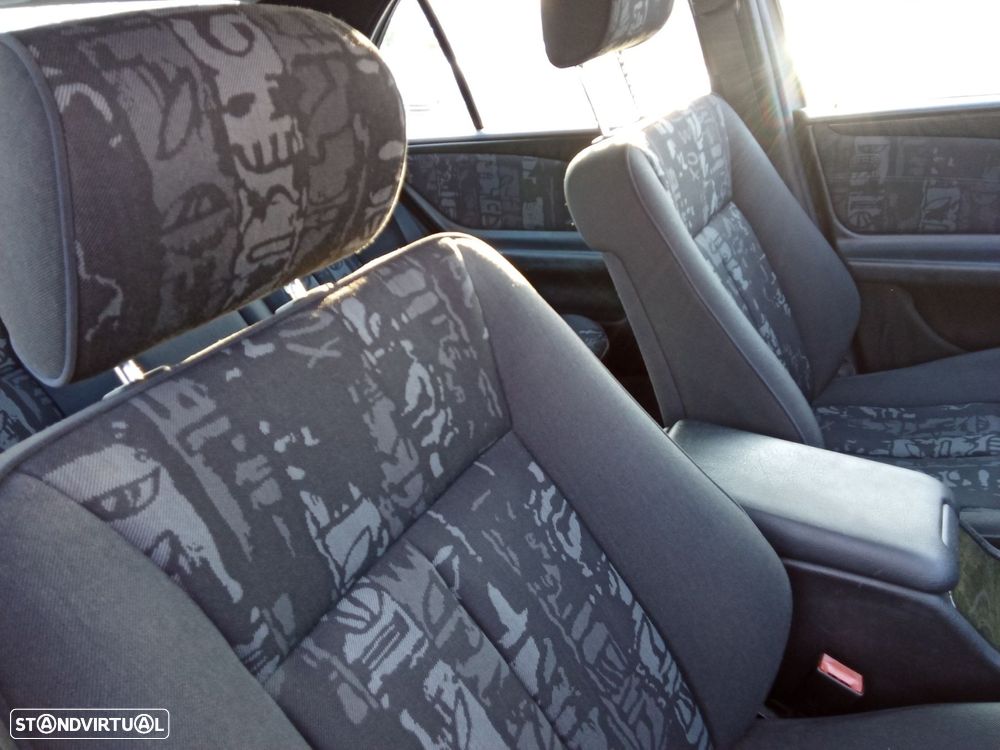 Mercedes-Benz E 300 TD Classic - 18