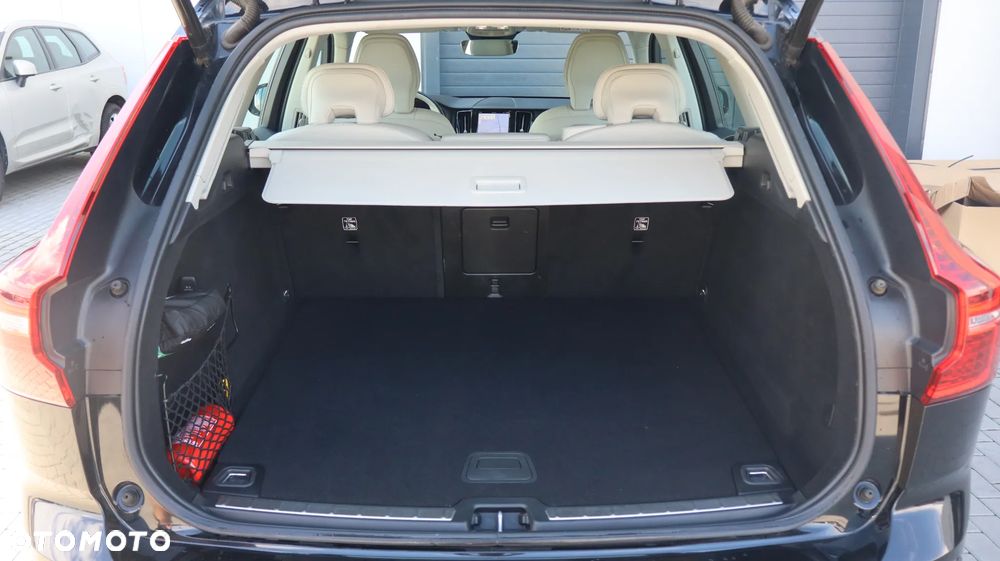 Volvo XC 60 B4 D AWD Plus Bright - 16