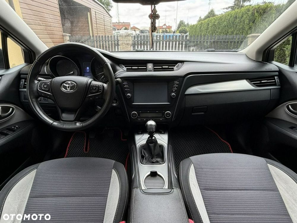 Toyota Avensis - 14