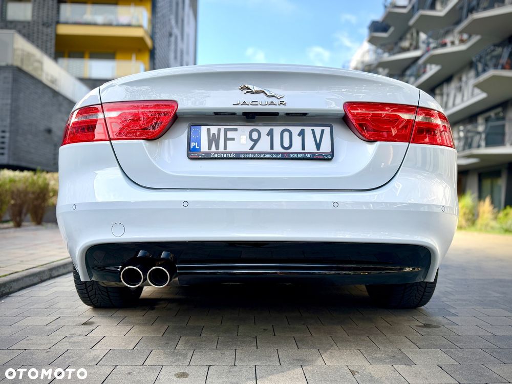 Jaguar XE 2.0 D R-Sport - 22