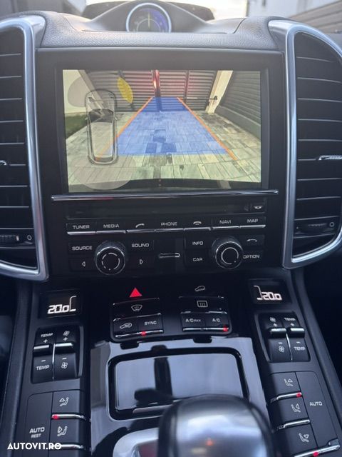 Porsche Cayenne - 10