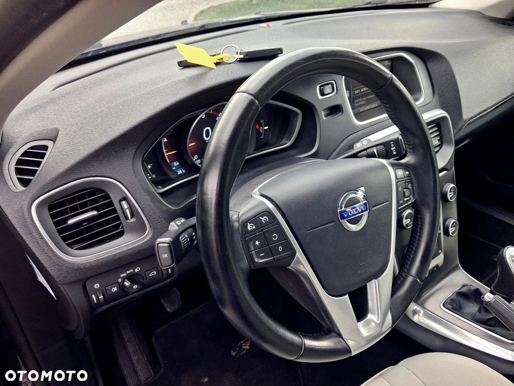 Volvo V40 D2 Momentum - 38