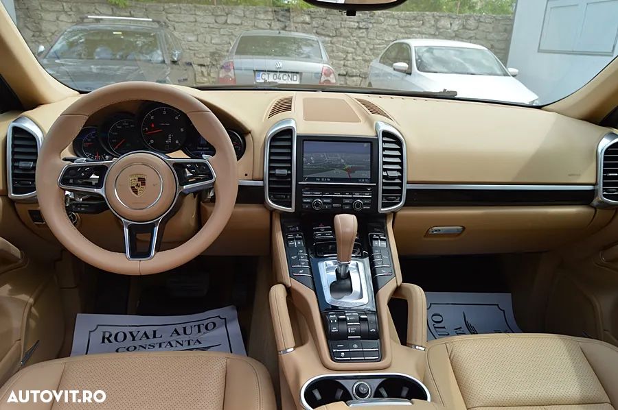 Porsche Cayenne 3.0 L - 10