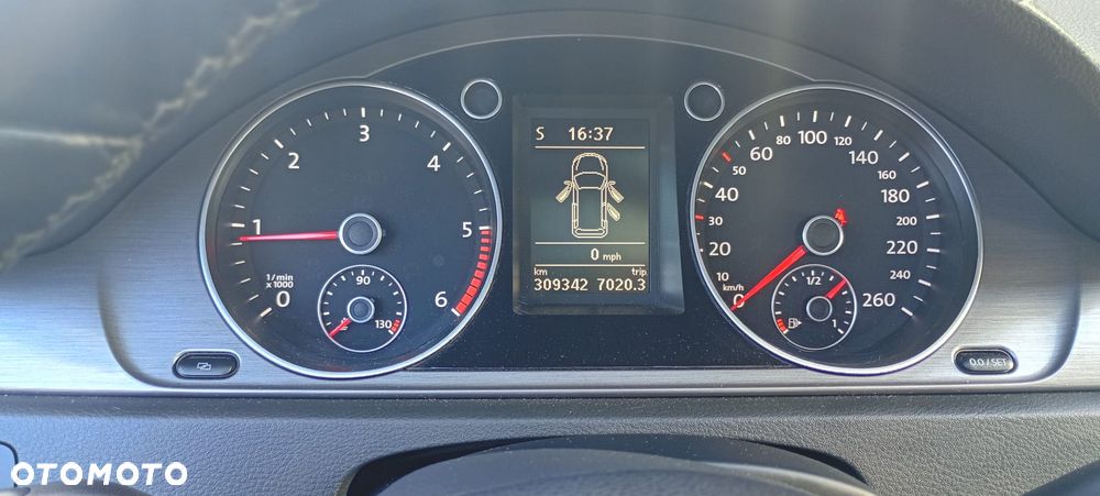 Volkswagen Passat - 11