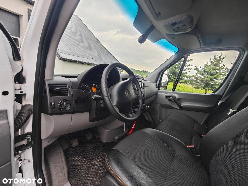 Mercedes-Benz Sprinter 319 - 11