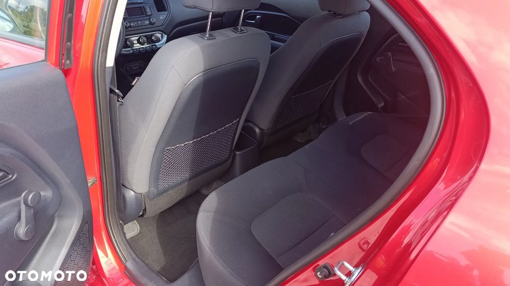 Kia Rio 1.2 L - 4