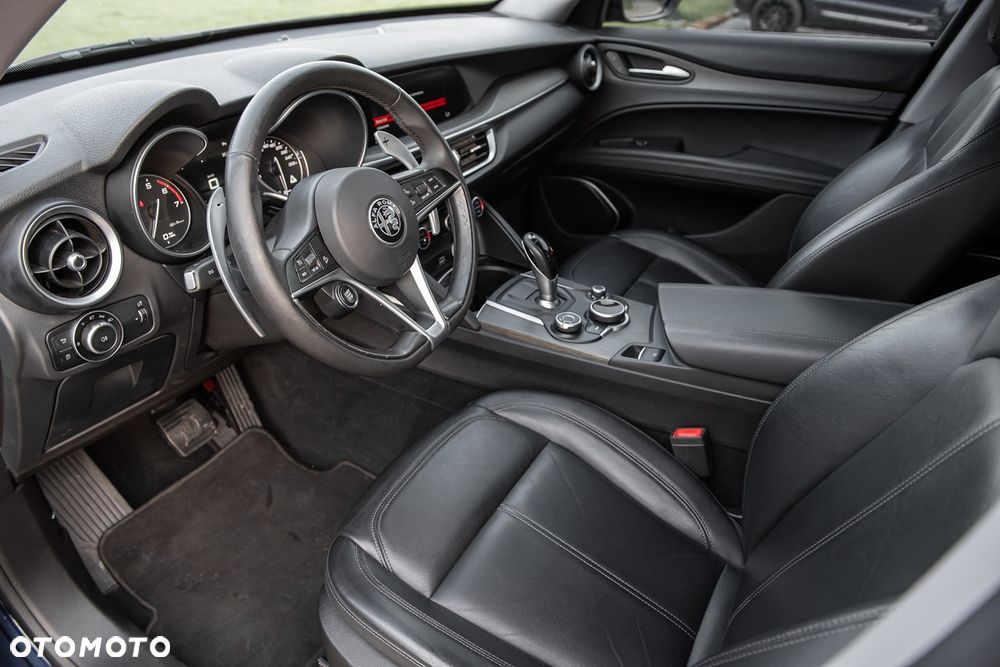 Alfa Romeo Stelvio 2.0 Turbo 16V AT8-Q4 Executive - 17