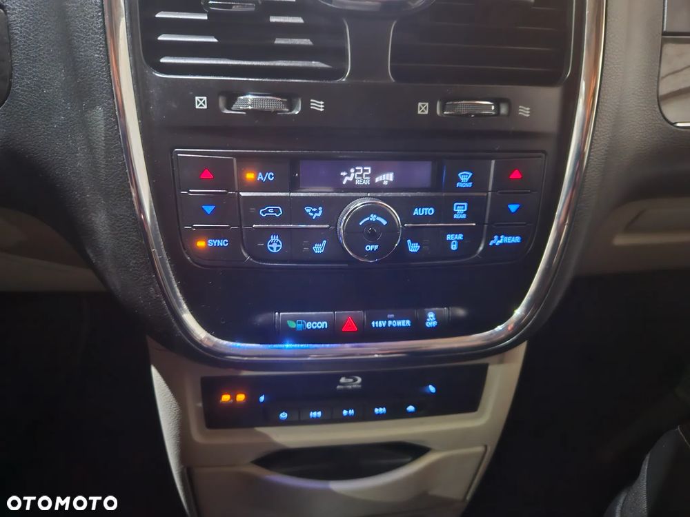 Chrysler Town & Country 3.6 Limited - 10
