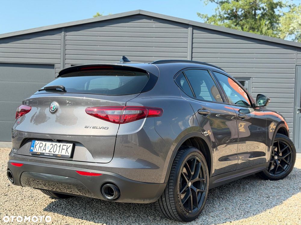 Alfa Romeo Stelvio 2.0 Turbo 16V AT8-Q4 B-Tech - 13