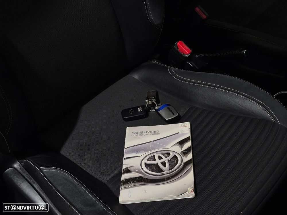Toyota Yaris 1.5 HSD Comfort +P.Style+P.Techno - 38