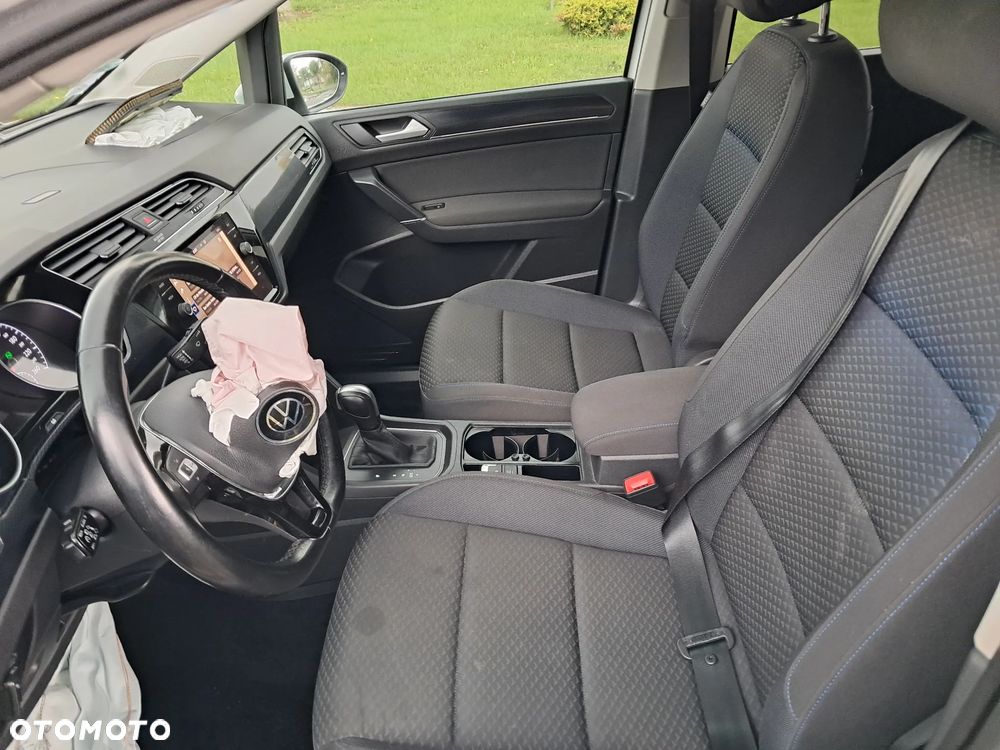 Volkswagen Touran - 25