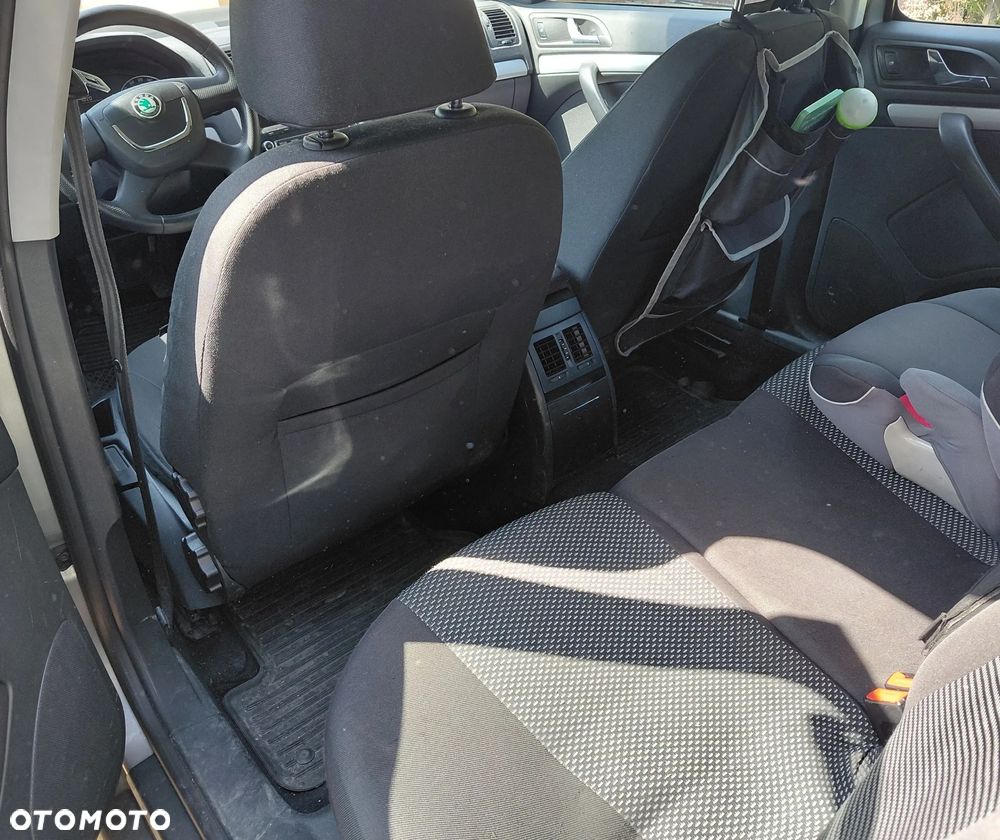 Skoda Octavia 1.6 Ambiente EU5 - 12