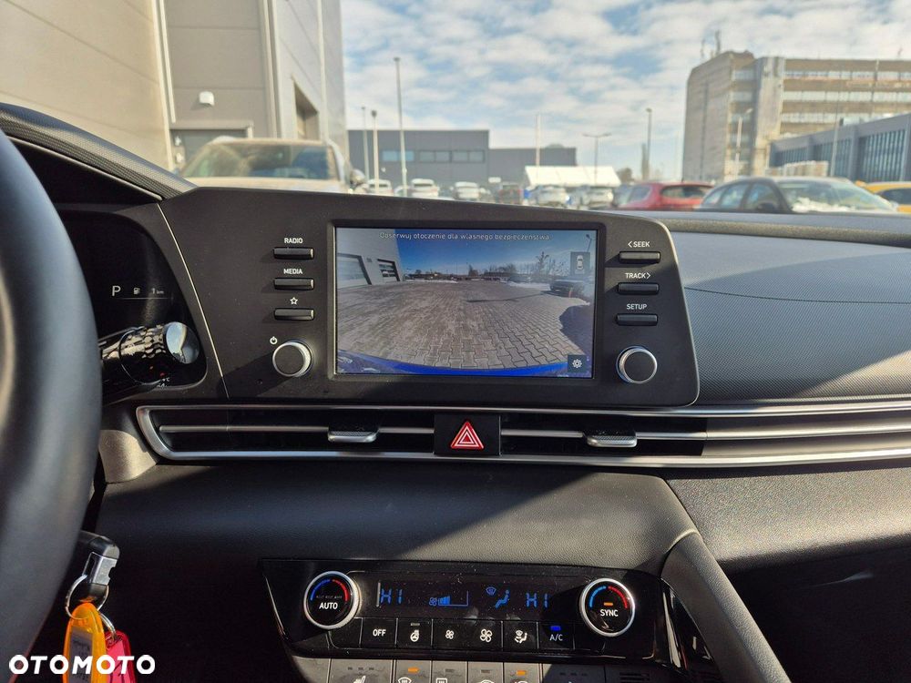 Hyundai Elantra - 24