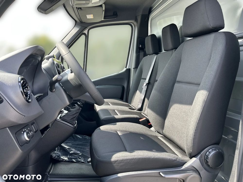 Mercedes-Benz Sprinter 317 CDI Long PRO 907.135 - 12