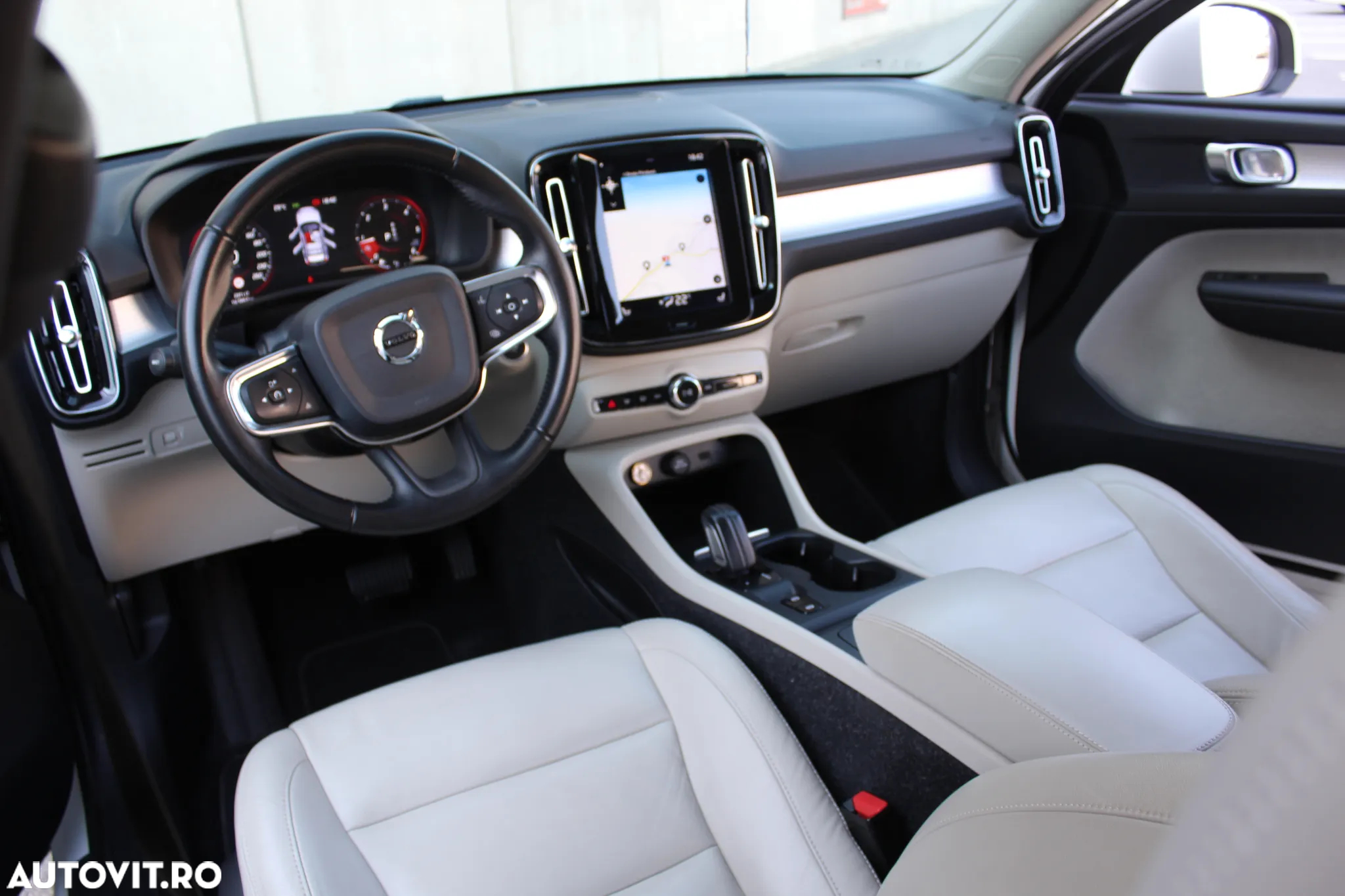 Volvo XC 40 D4 AWD Geartronic Momentum Pro - 11