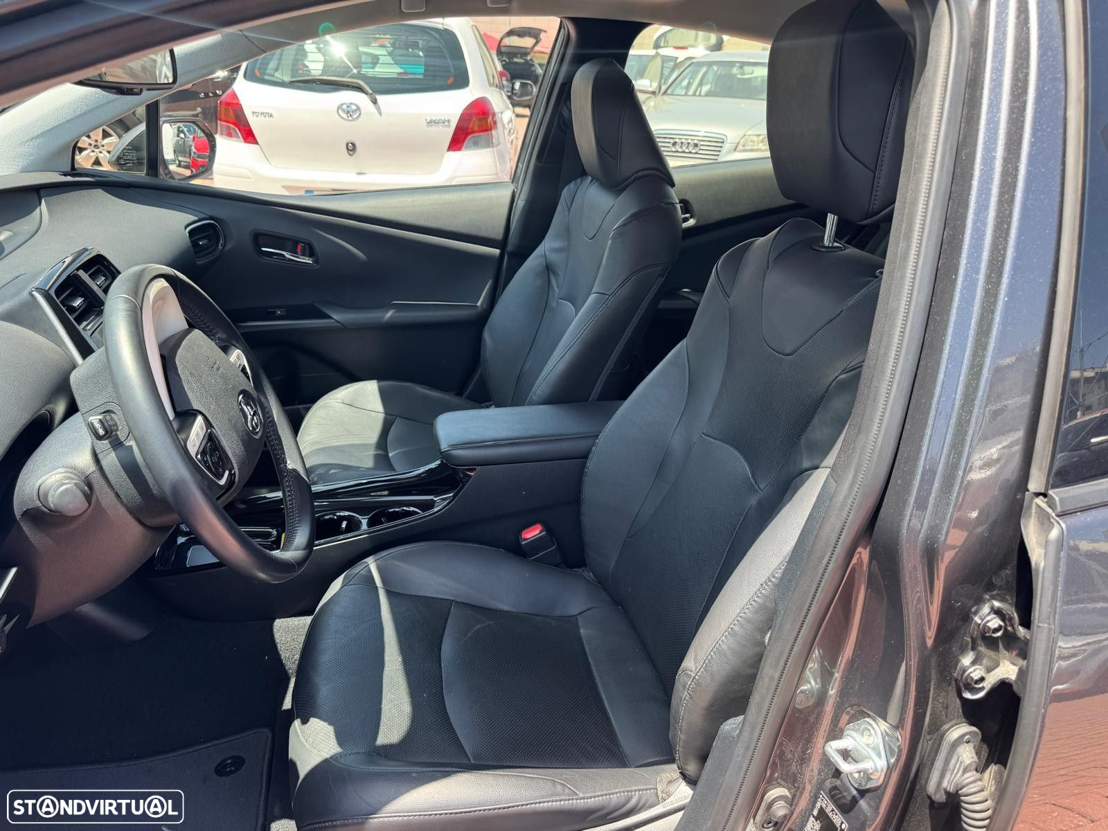 Toyota Prius 1.8 Plug-In Premium - 10