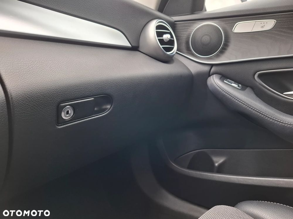 Mercedes-Benz Klasa C 200 4-Matic 9G-TRONIC - 11