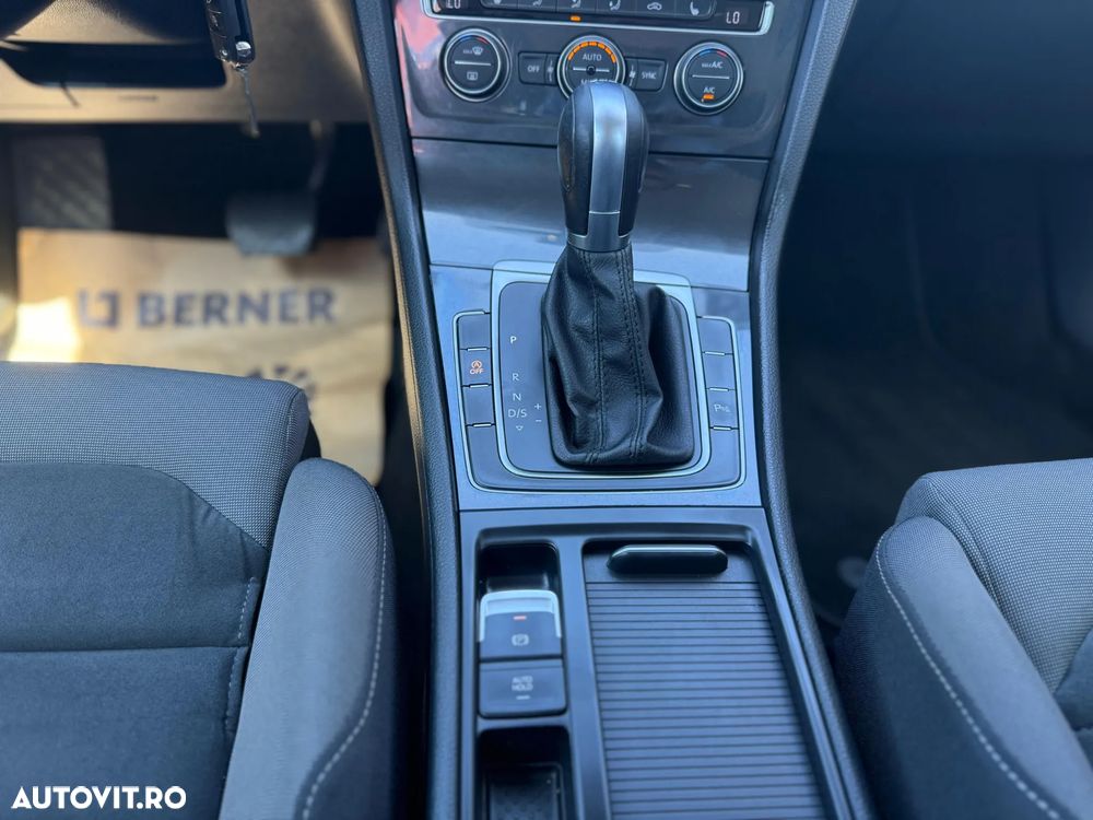 Volkswagen Golf 1.6 TDI DSG Comfortline - 24