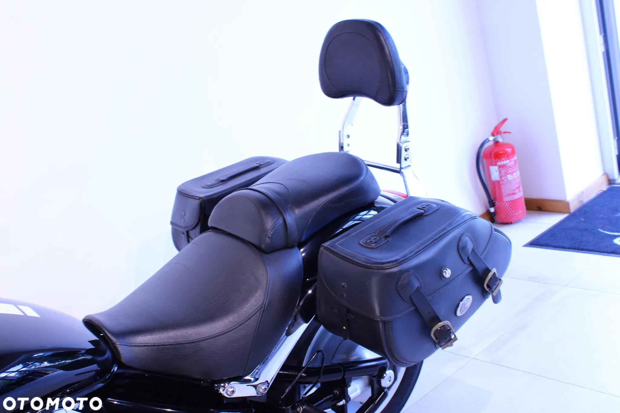 Suzuki Intruder - 14