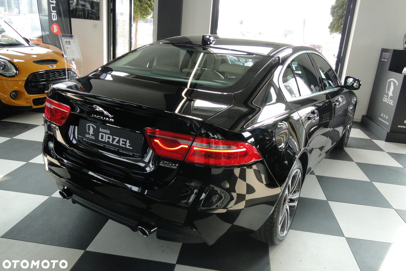 Jaguar XE - 10