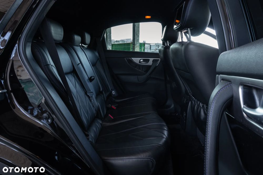 Infiniti QX70 - 24